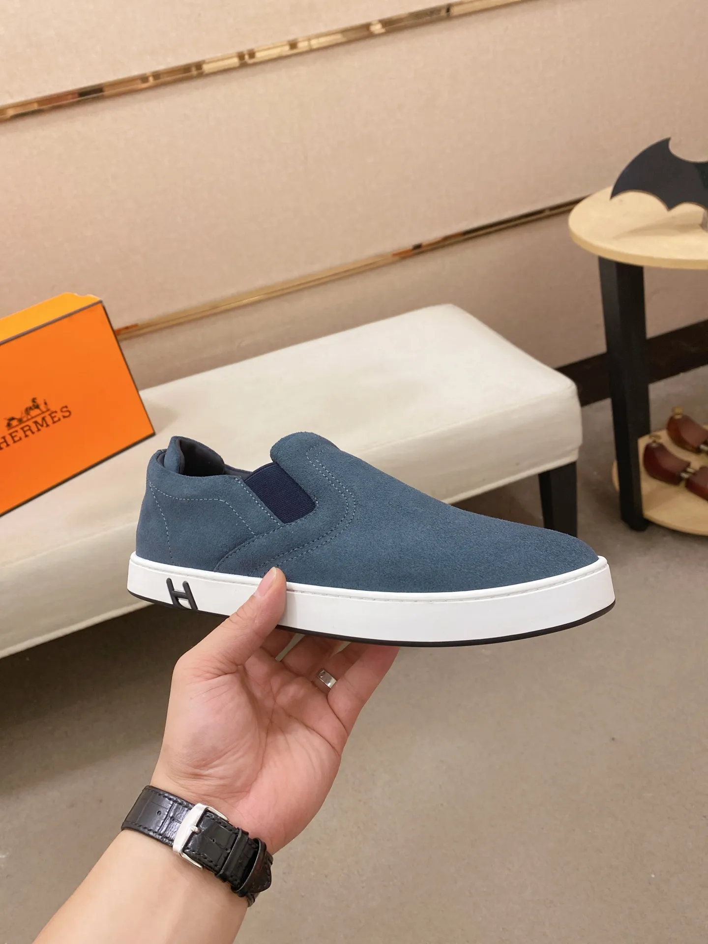Men's clothing and shoes💰: 442💰《HERMES》【Classic original single version】Hermès; top 🔝purchase agent🔍🔍men's latest 🇺🇸 counter sales simultaneously, imported from Italy original ▲▲cowhide ▲▲ (high-end, nobility, class) ) Exquisite workmanship (Italian 🇮🇹 imported water-dyed 🐂 cowhide lining) sole: original sole provided by the original factory, ⚠️exclusive double-layer activity·TPR·rubber·combined molded outsole; super comfortable·wear-resistant·non-slip·environmental protection The real thing is more beautiful if you take the real thing (high quality, follow the order). You can enter and exit the counter at will * Number of yards: 38-44 (45 can be customized and cannot be returned or exchanged)